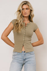 Vestia Button Up Tee in Olive